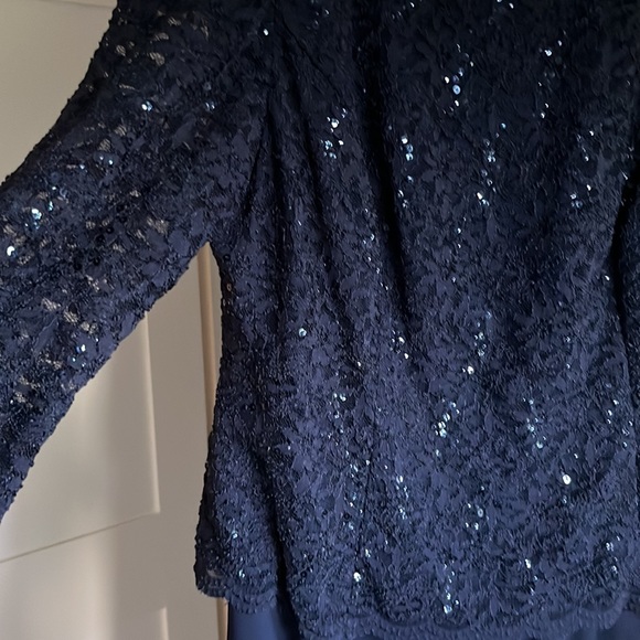 Woman’s formal dress - Picture 2 of 6